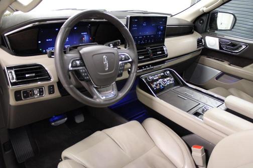 Ceramic Pearl Metallic Tri-Coat 2024 Lincoln Navigator Reserve