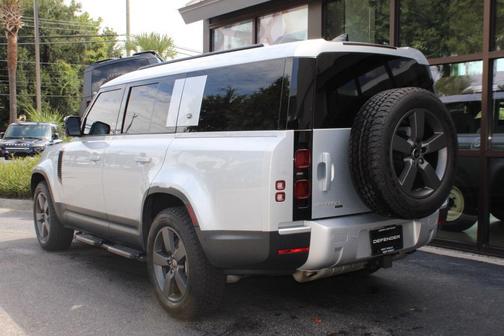 2023 Land Rover Defender 130 SE