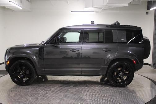 2022 Land Rover Defender 110 SE