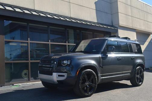 2022 Land Rover Defender 110 SE