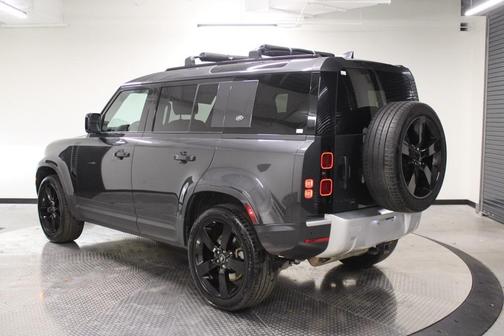 2022 Land Rover Defender 110 SE