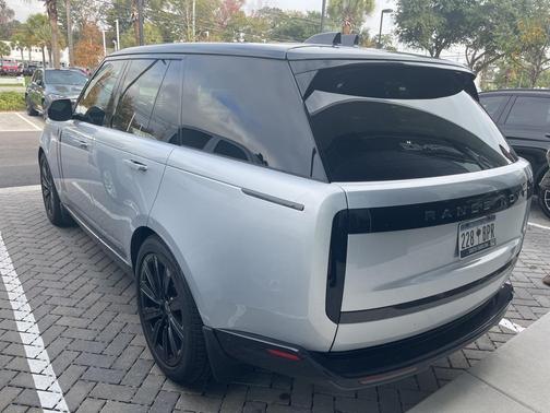 2025 Land Rover Range Rover P400 SE