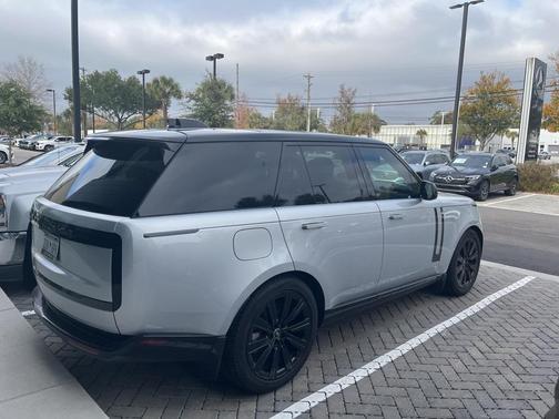 2025 Land Rover Range Rover P400 SE