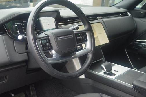 2025 Land Rover Range Rover P400 SE