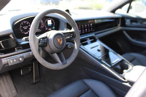 2025 Porsche Panamera 4