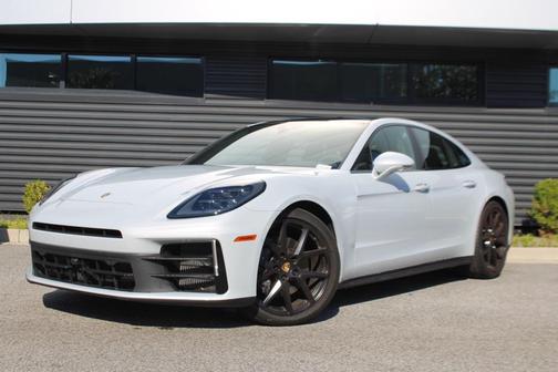 2025 Porsche Panamera 4