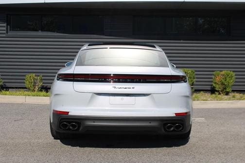 2025 Porsche Panamera 4