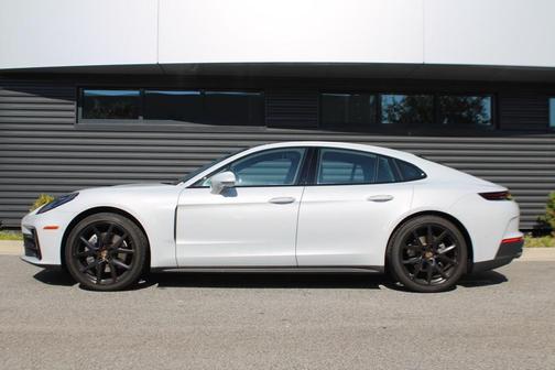 2025 Porsche Panamera 4