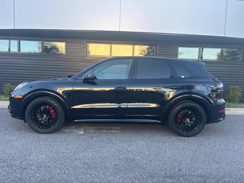 2022 Porsche Cayenne GTS