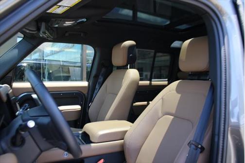 2025 Land Rover Defender 110 P400 X-Dynamic SE