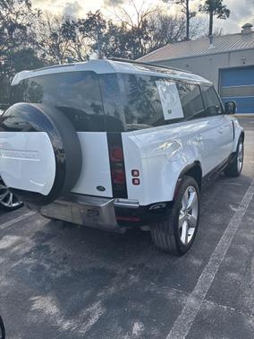 2022 Land Rover Defender 110 SE