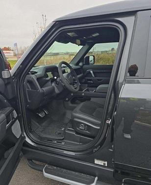 2024 Land Rover Defender V8