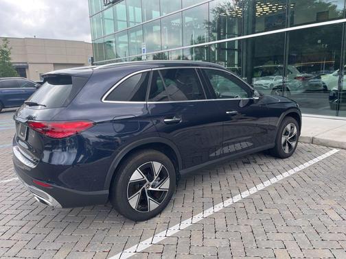 Nautical Blue Metallic 2024 Mercedes-Benz GLC 300 Base