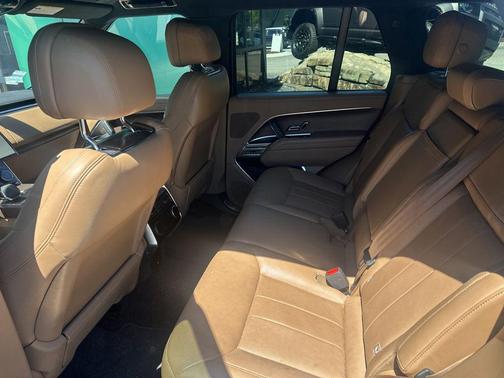 Belgravia Green Metallic 2023 Land Rover Range Rover P400 SE