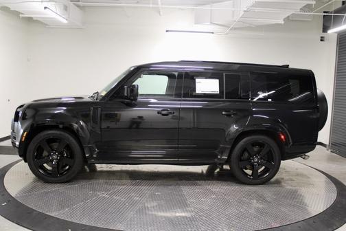 2024 Land Rover Defender V8