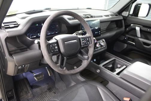 2024 Land Rover Defender V8