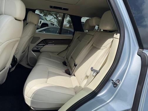 2025 Land Rover Range Rover P400 SE
