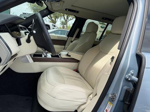 2025 Land Rover Range Rover P400 SE