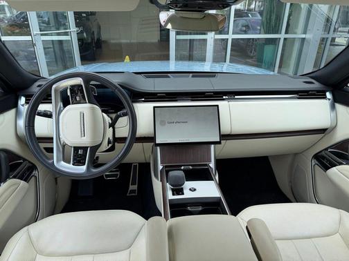 2025 Land Rover Range Rover P400 SE
