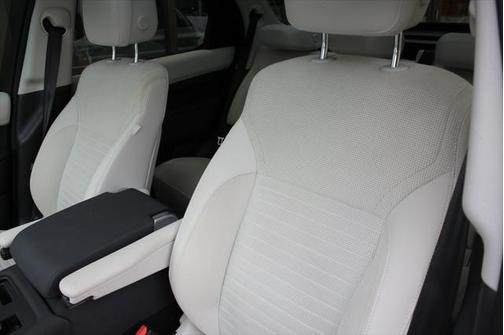 2024 Land Rover Discovery P300 S