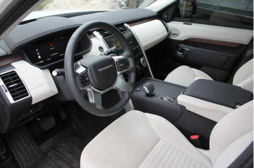 2024 Land Rover Discovery P300 S