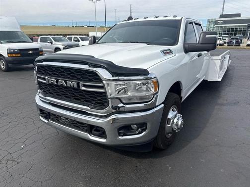 Bright White Clearcoat 2024 RAM 3500 Tradesman Crew Cab 4x2 8' Box