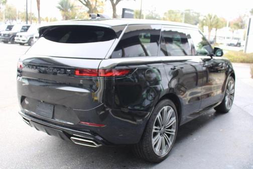 2025 Land Rover Range Rover Sport SE