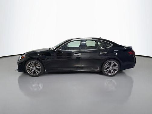 Black Obsidian 2017 INFINITI Q70 5.6