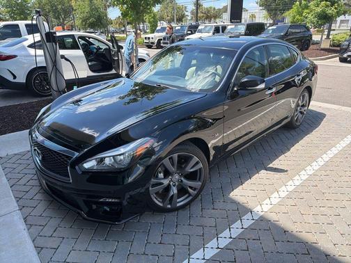 Black Obsidian 2017 INFINITI Q70 5.6