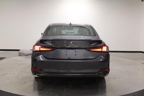 2024 Lexus ES 300h F SPORT Handling