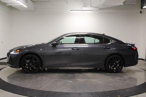 2024 Lexus ES 300h F SPORT Handling