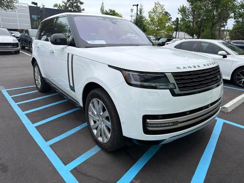 White 2023 Land Rover Range Rover P400 SE