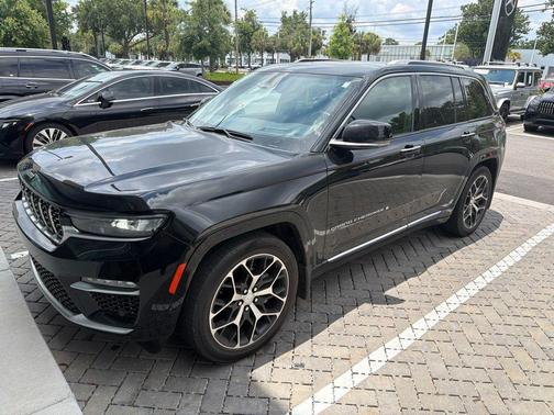 Diamond Black Crystal Pearlcoat 2023 Jeep Grand Cherokee Summit