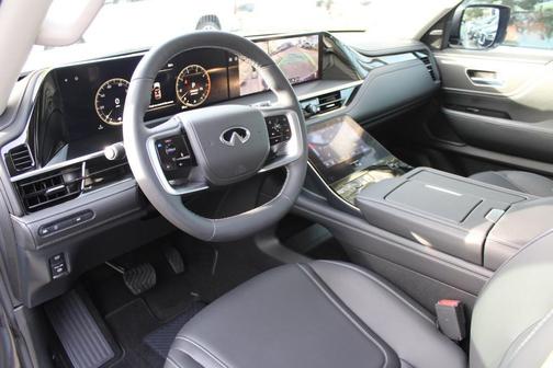 2025 INFINITI QX80 PURE