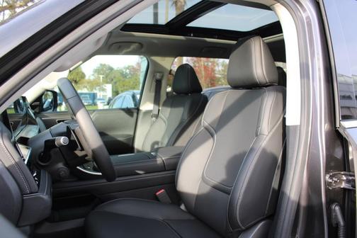 2025 INFINITI QX80 PURE