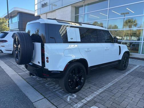 2023 Land Rover Defender 110 X-Dynamic SE