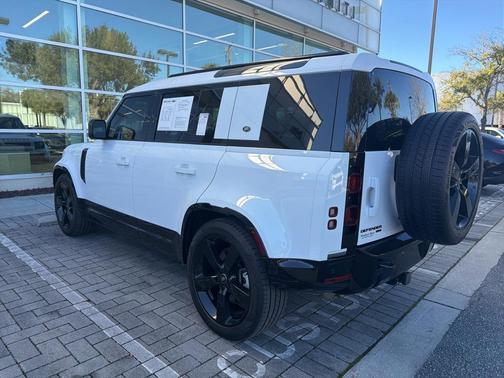 2023 Land Rover Defender 110 X-Dynamic SE