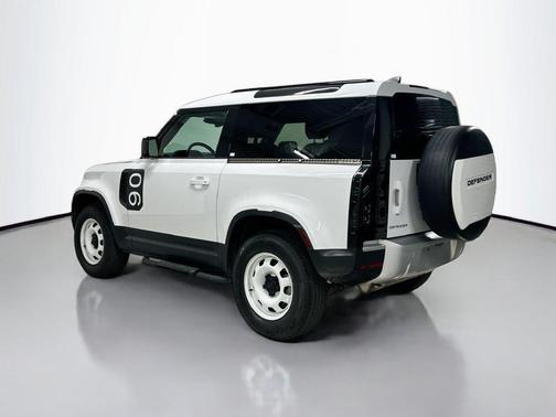 Fuji White 2024 Land Rover Defender 90 P300 S