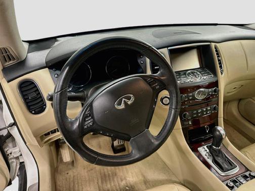 Majestic White 2017 INFINITI QX50 Base