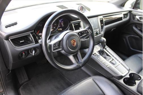 2017 Porsche Macan Base