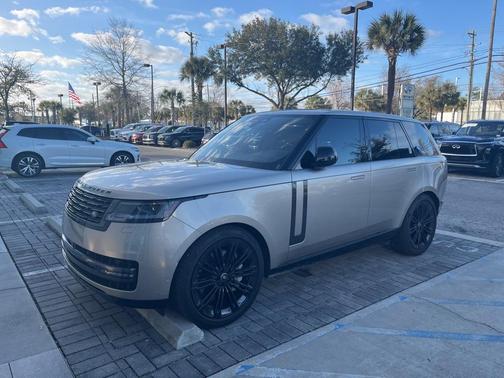 2025 Land Rover Range Rover P530 SE