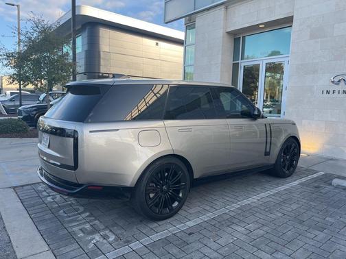 2025 Land Rover Range Rover P530 SE