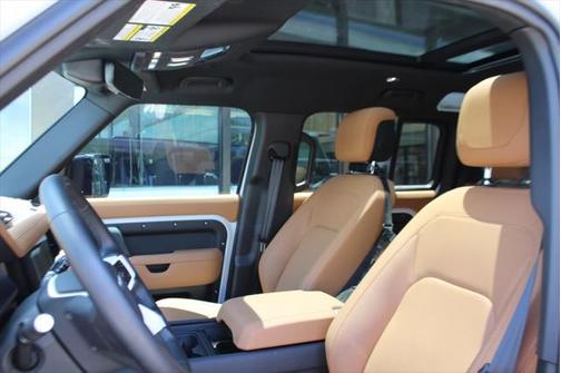 2023 Land Rover Defender 110 SE