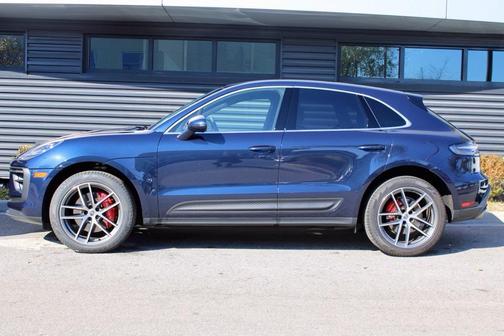 Night Blue Metallic 2022 Porsche Macan Macan