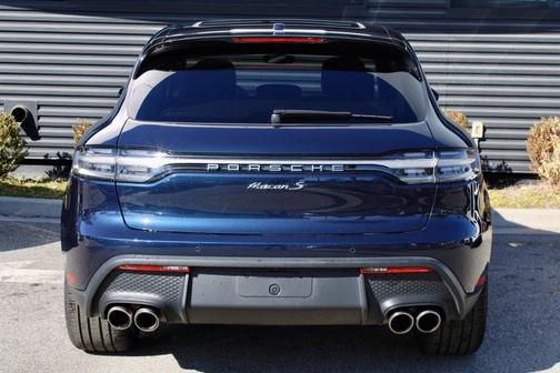 Night Blue Metallic 2022 Porsche Macan Macan