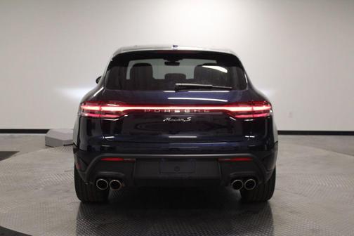 Night Blue Metallic 2022 Porsche Macan Macan