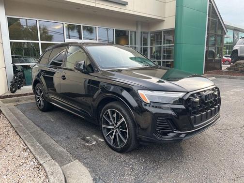Mythos Black Metallic 2025 Audi Q7 45 Premium Plus