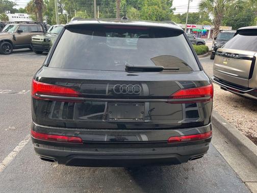 Mythos Black Metallic 2025 Audi Q7 45 Premium Plus