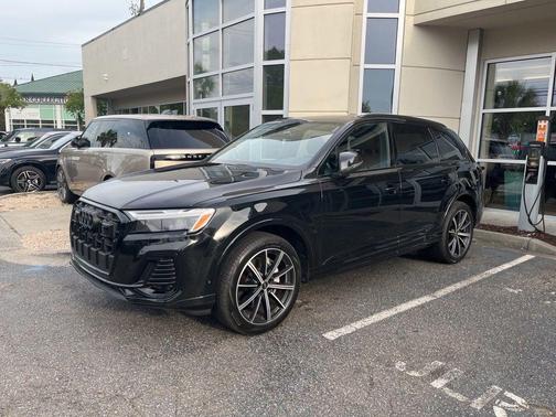 Mythos Black Metallic 2025 Audi Q7 45 Premium Plus