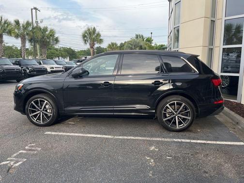 Mythos Black Metallic 2025 Audi Q7 45 Premium Plus